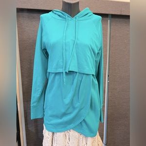 Latched Mama tulip bottom nursing hoodie L